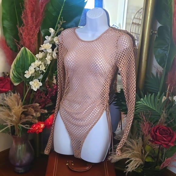 NEW Forever 21 Tan Mesh Fishnet Style Long Sleeve Bodysuit - Picture 1 of 6